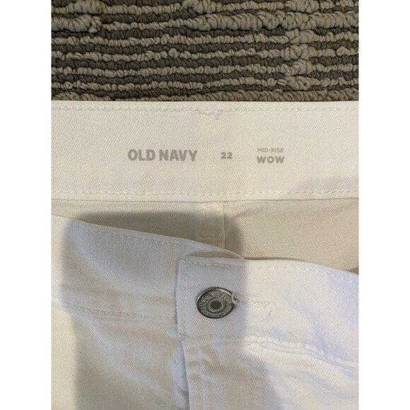 Old Navy Women's Mid-Rise Wow White Jean Shorts 7" Cuffed Hems‎ Size 22 - Picture 3 of 4